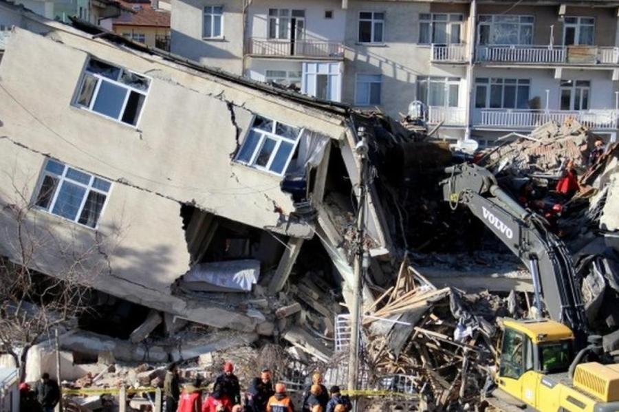 Число погибших после землетрясения в Турции превысило 1,1 тыс. человек (ВИДЕО)