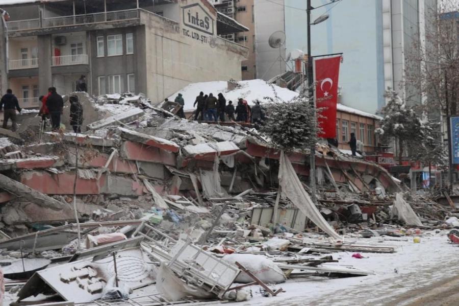 Число жертв землетрясения превысило 3 тысяч человек (ВИДЕО)