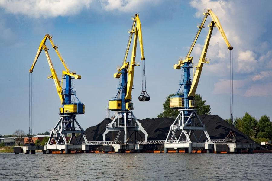 Транзит Латвии спас поток угля из Казахстана, но скоро он может поредеть