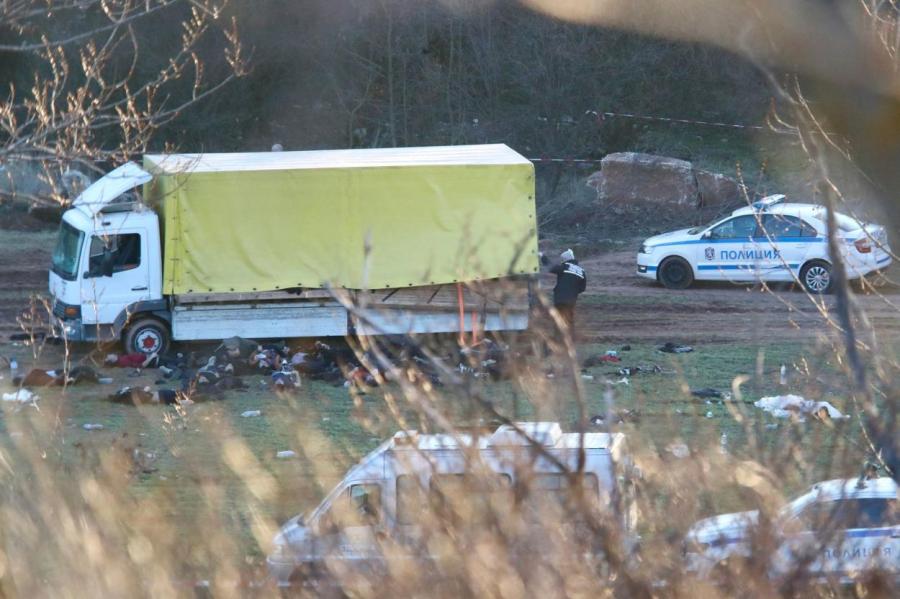 В Болгарии найдены мертвыми в грузовике 18 беженцев