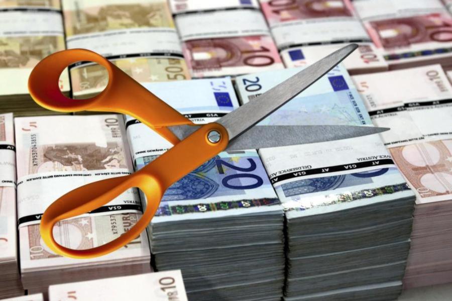 Студентам добавить 60 евро, пенсионерам дать 350 евро - о чем говорят в Сейме