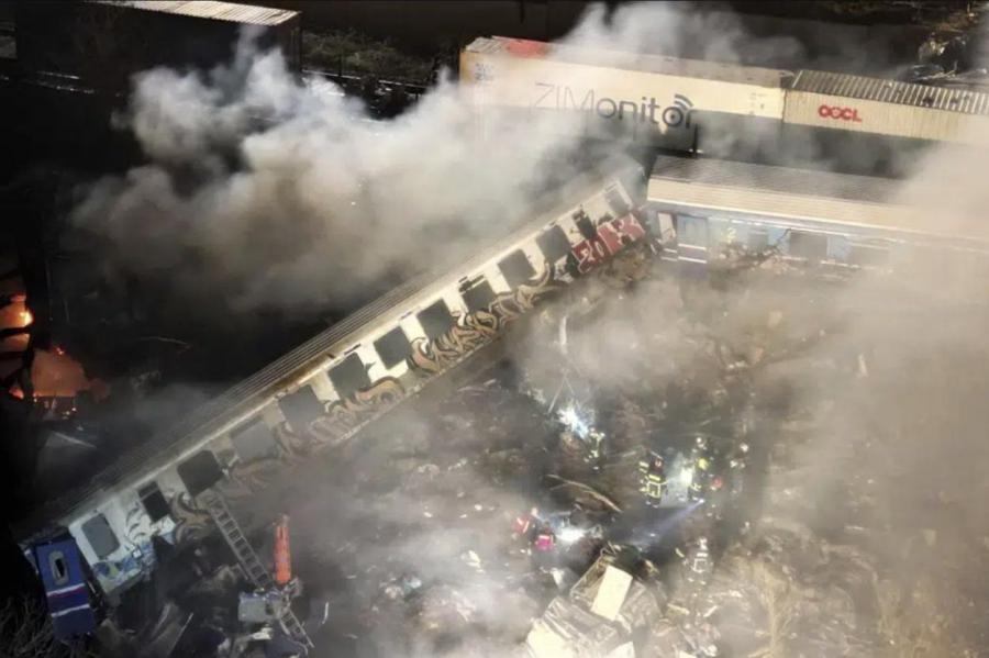 В Греции столкнулись поезда, десятки погибших (ДОПОЛНЕНО)