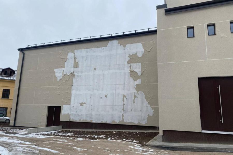 Ремонт на миллион евро в Сабиле: стены начали сыпаться еще до открытия