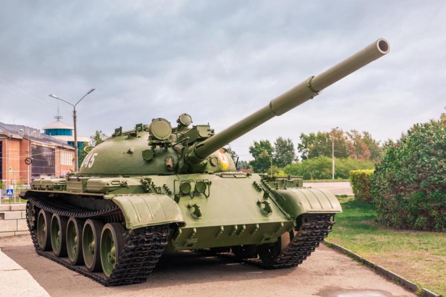 Армия РФ вынуждена использовать танки 60-летней давности - DW