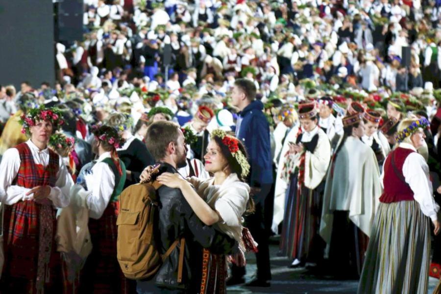 Билетами на Праздник песни и танца доверено торговать Biļešu paradīze