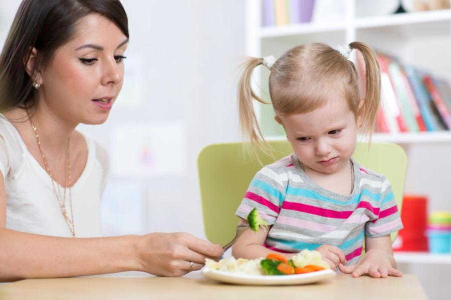 Почему ребенок привередлив в еде: 5 причин и как с этим справиться