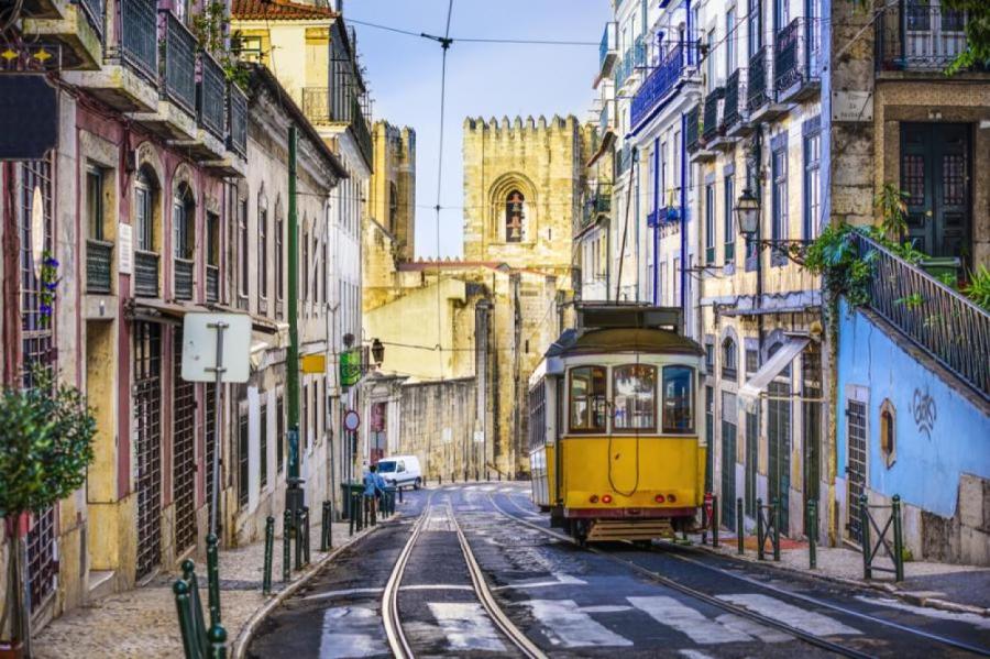 Португальцы потребовали обеспечить их жильем