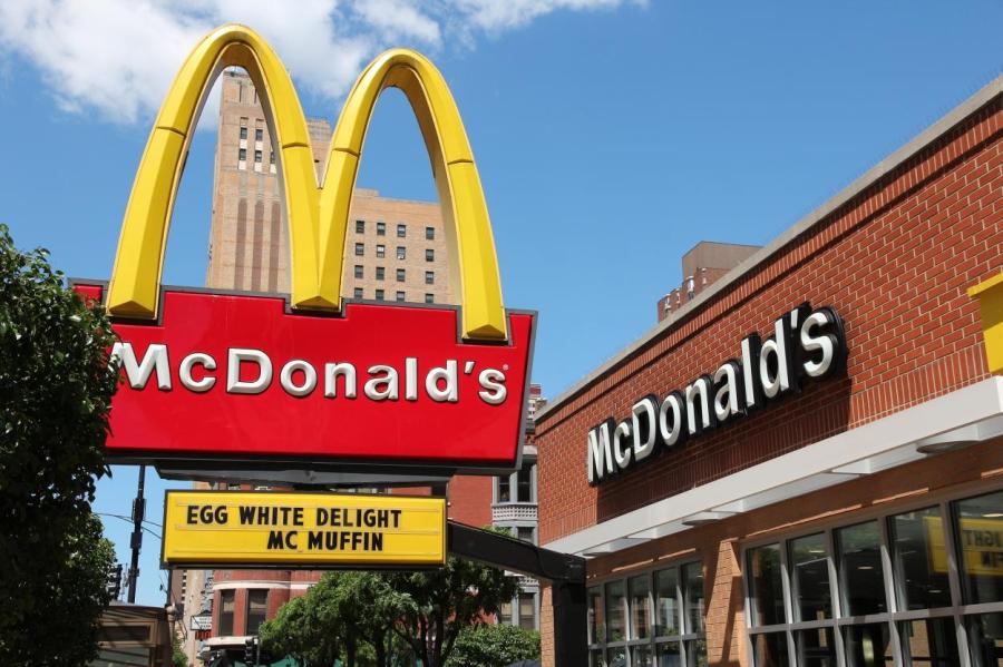 McDonald’s закрывает офисы. Говорят, что временно