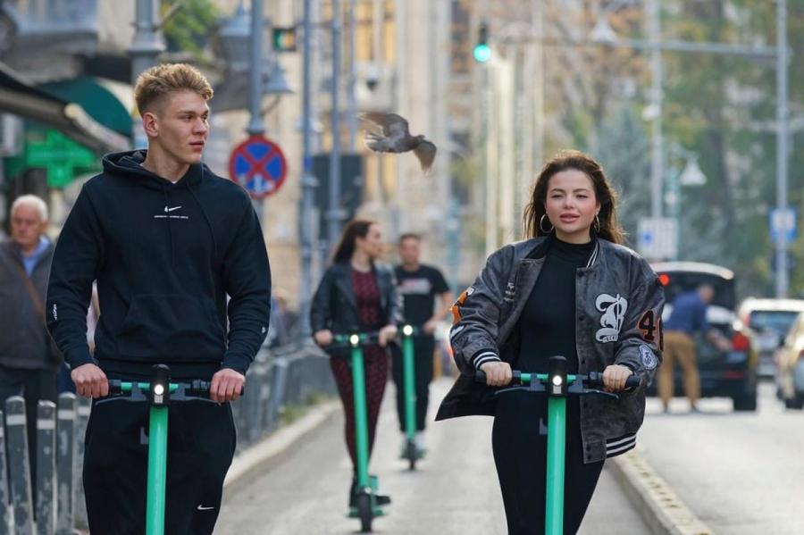 В Литве пешеходы тоже не в восторге от возвращения на улицы самокатов
