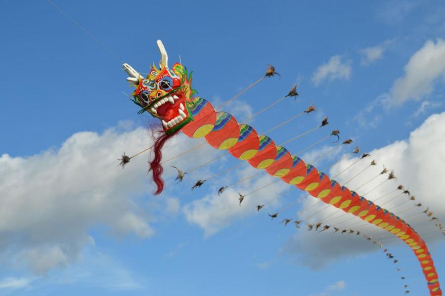 15 апреля: фестиваль воздушных змеев в Китае