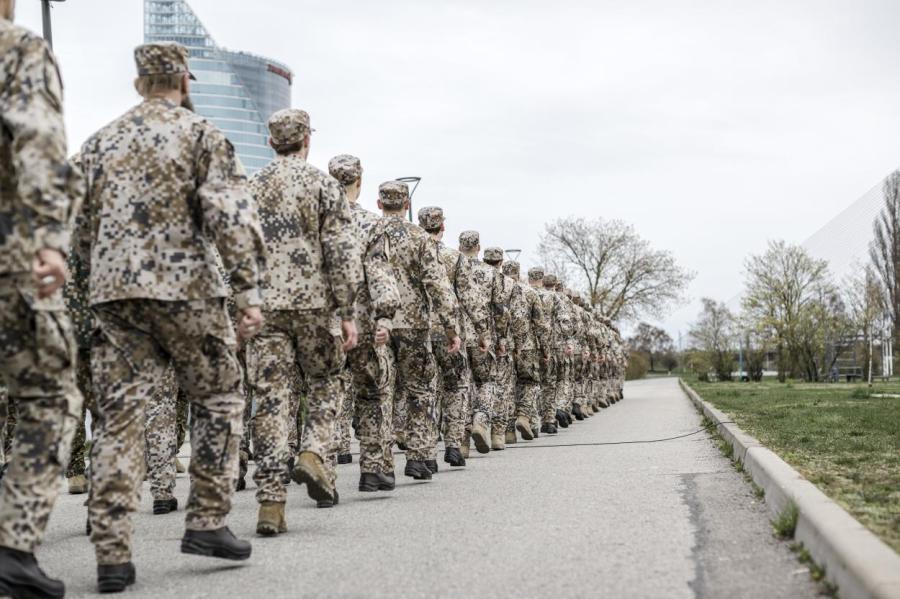 Уклонившихся от службы в латвийской армии будут наказывать