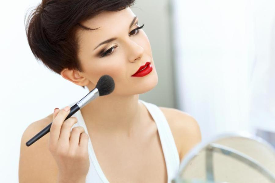 5 научных фактов о том, как макияж влияет на нашу психику