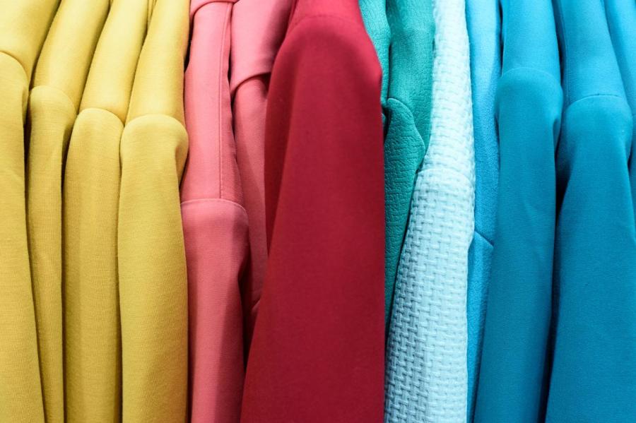Модельеры назвали 3 самых модных цвета одежды 2023 года