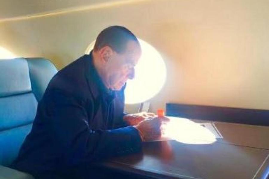 Больной лейкемией Берлускони приступил к работе