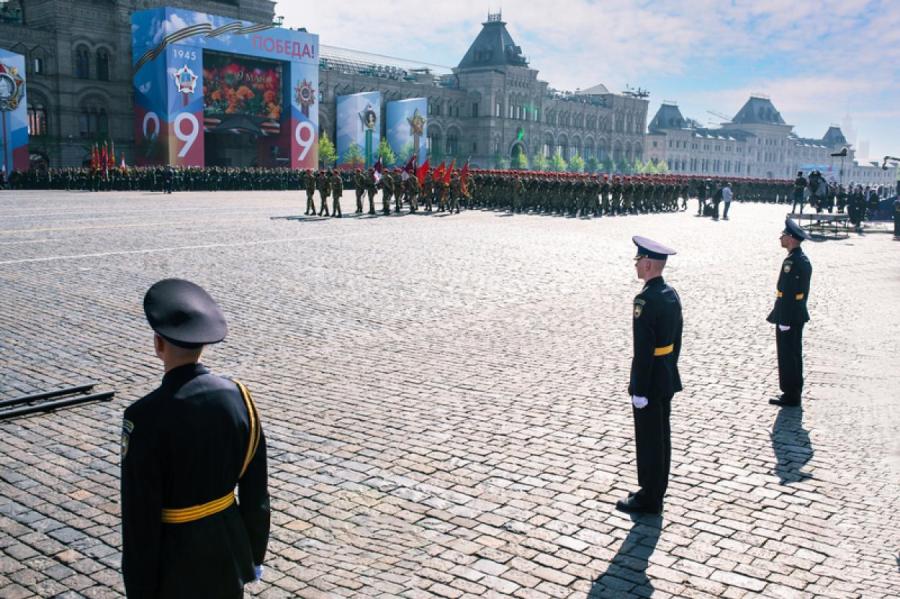 Парад на Красной площади в Москве прошел без воздушной части
