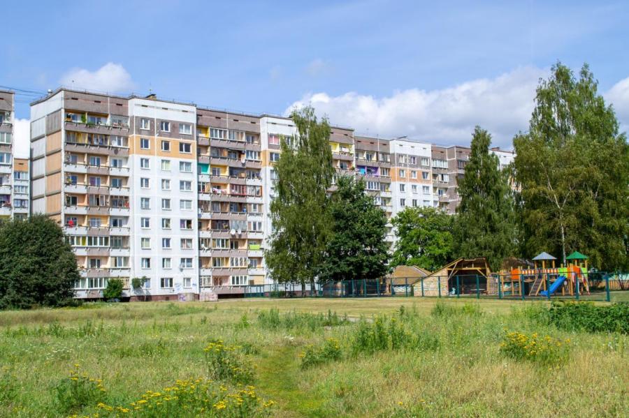 Кризис обесценивает жилье Риги: быстрее других дешевеет Югла