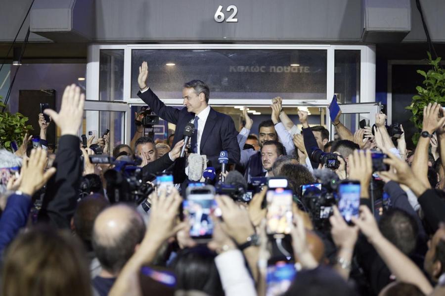 На выборах парламента Греции снова победили правые либералы