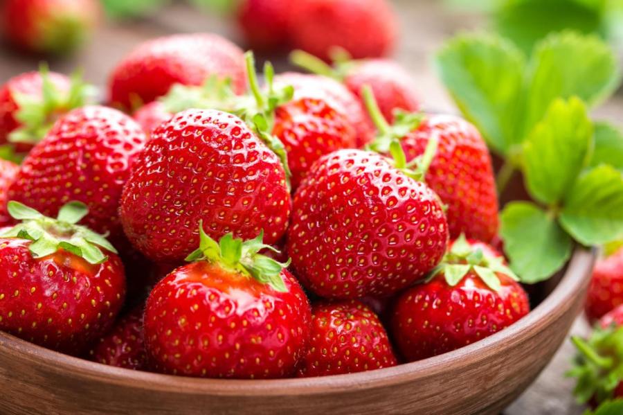 Чем полезна клубника: 7 преимуществ ягоды, о которых вы даже не догадывались.
