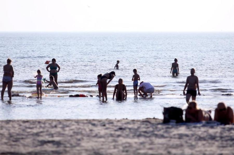 Латвийцам напомнили об условиях отдыха на море и о штрафах