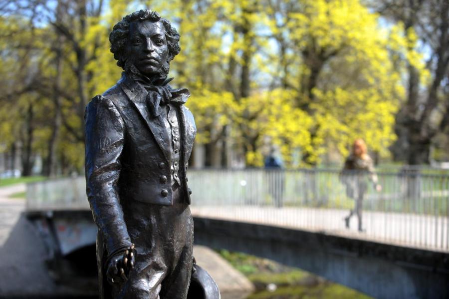 Куда уедет Пушкин: у Риги могут отобрать скульптуру великого поэта