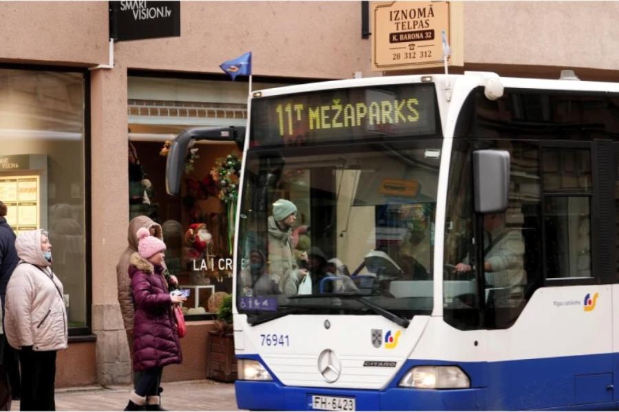«Работа есть!» В Rīgas satiksme не хватает 83 водителя автобусов