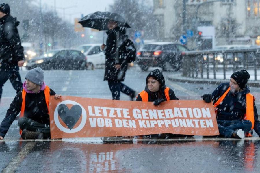 Климатических активистов «последнего поколения» обвиняют в 580 преступлениях
