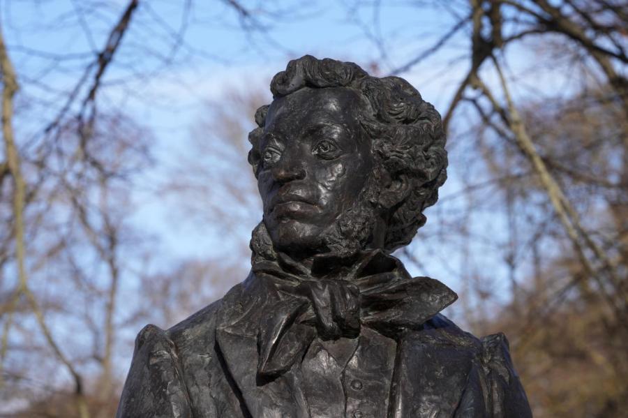 «Пушкин стал идеологом рашизма»: латышский комментатор