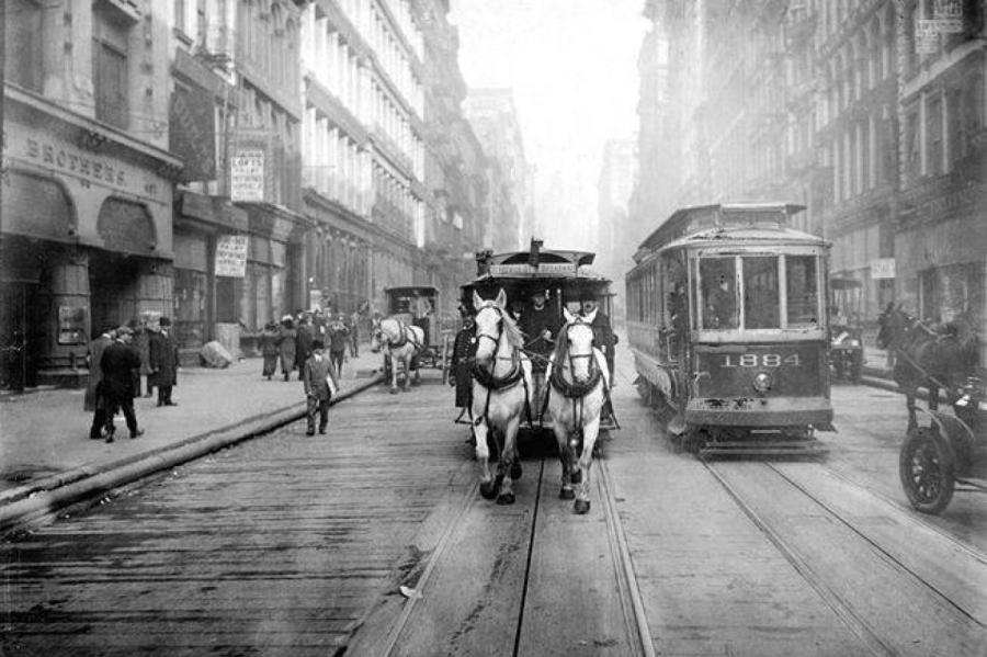 Взлеты и падения трамвайного движения: рижан возят по рельсам уже более 140 лет