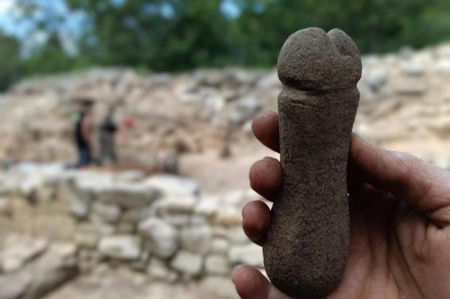 Археологи нашли в Испании каменный фаллос военного назначения