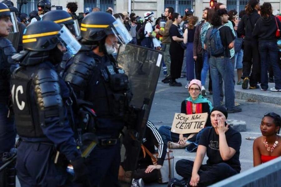 На протестах во Франции за ночь задержали более 1300 человек