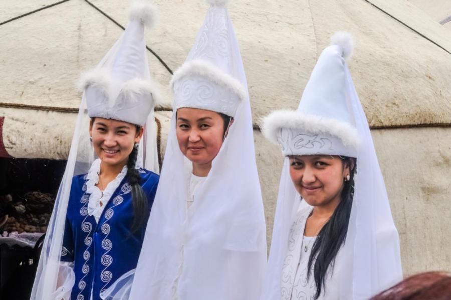 В Киргизии разрешили вместо отчества использовать матчество - имя матери