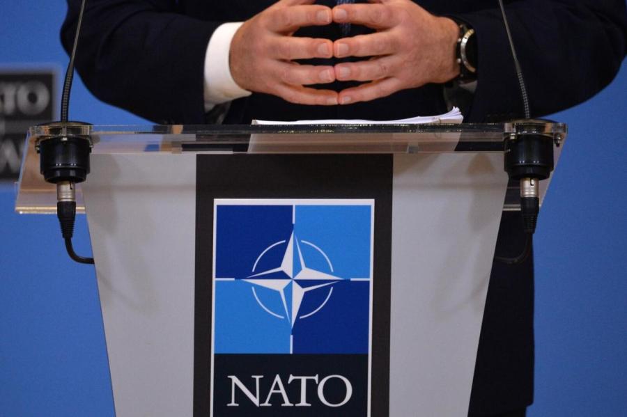В Германии предложили принять Украину в НАТО по частям