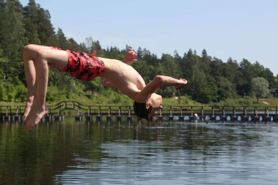 Из-за плохого качества воды запрещено купаться в озере Шуню в Даугавпилсе
