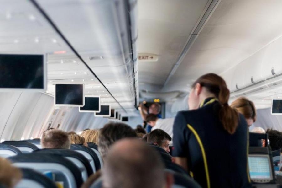 Слишком тяжелые пассажиры: самолет не смог взлететь из-за лишнего веса