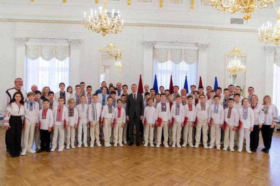 Ринкевич в восторге от хора украинских мужчин и мальчиков