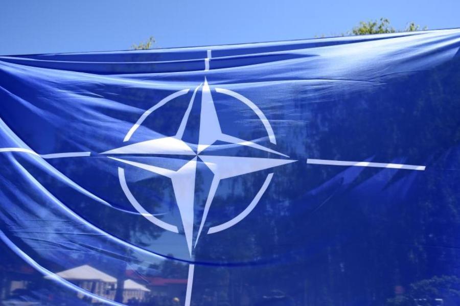 «Увидимся на крымской пляжной вечеринке» – саммит НАТО проходит с юмором