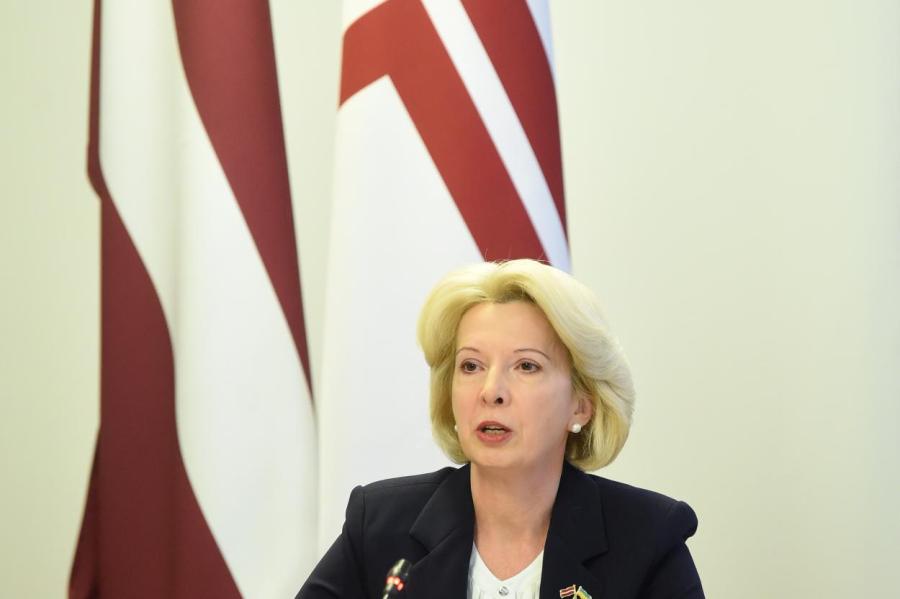 Мурниеце просит разместить в Латвии системы ПВО