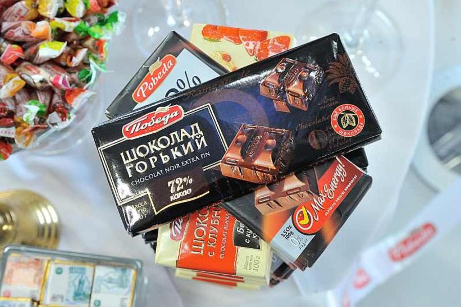 «За шоколадку во вражеском пайке» - хозяева латвийской фабрики в черном списке
