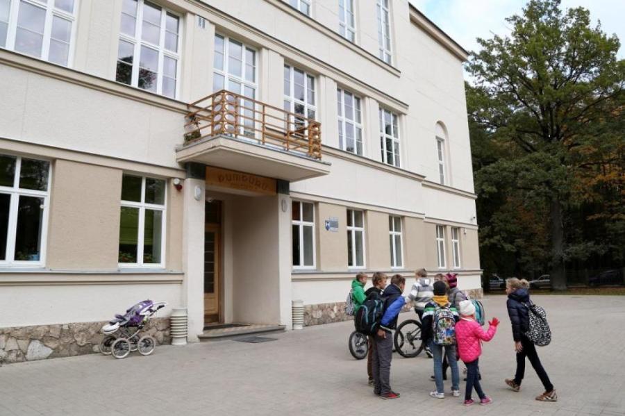Прекратить самодеятельность! МОН унифицирует критерии приема в школы Латвии