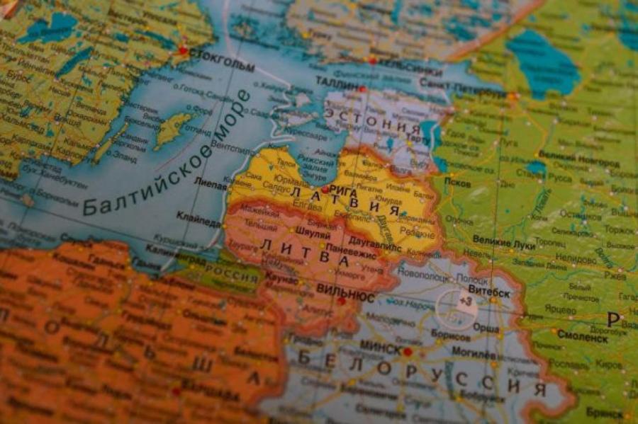 Азиатский питон? На экономической карте Латвия не граничит с Литвой и Эстонией