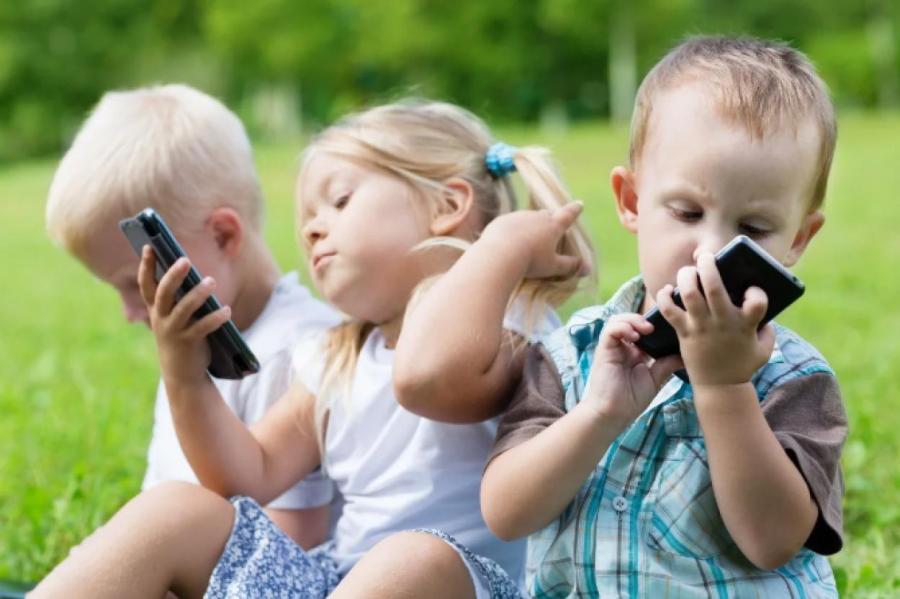 Производителей cмартфонов могут обязать встроить «минорный режим» для детей