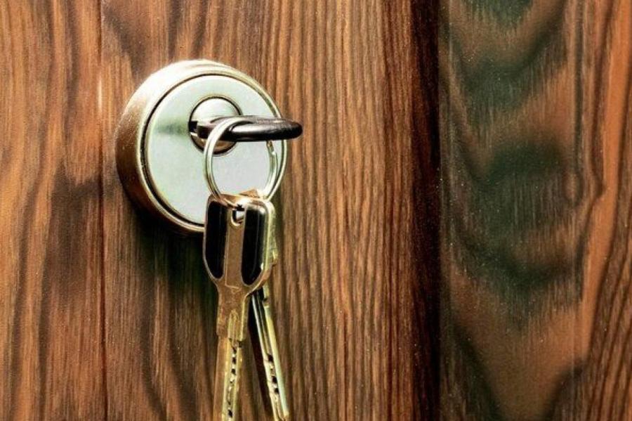 Никогда не оставляйте ключи в дверях на ночь