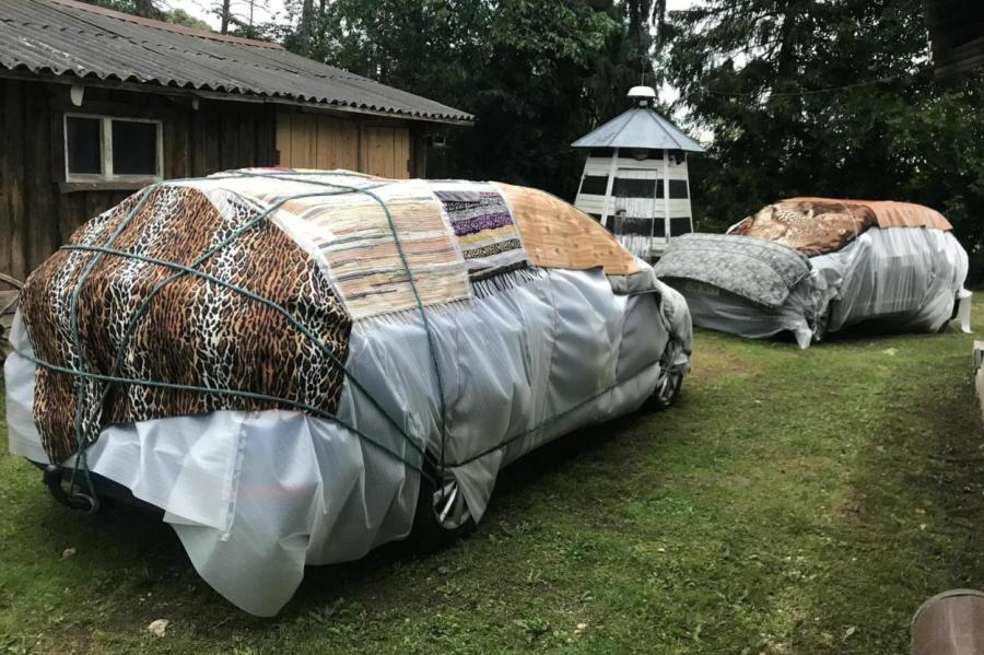 Машины «упакованы» словно посылки: эстонцы готовилась к шторму, которого не было
