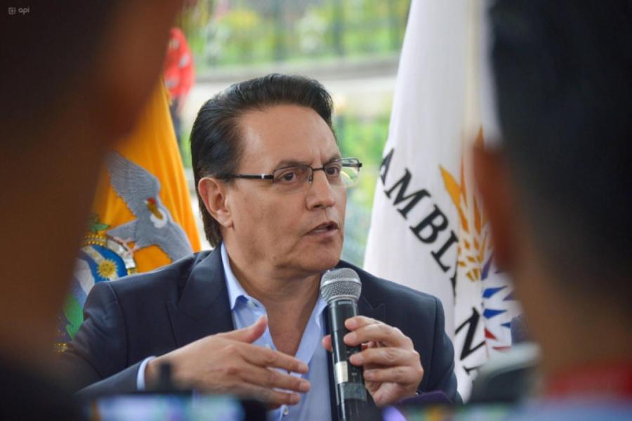 Один из главных кандидатов на пост президента Эквадора убит перед камерами