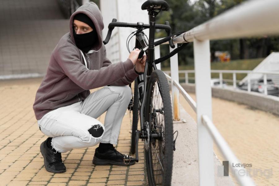 Украл, покатался — в тюрьму: за кражу рижских велосипедов лишили свободы