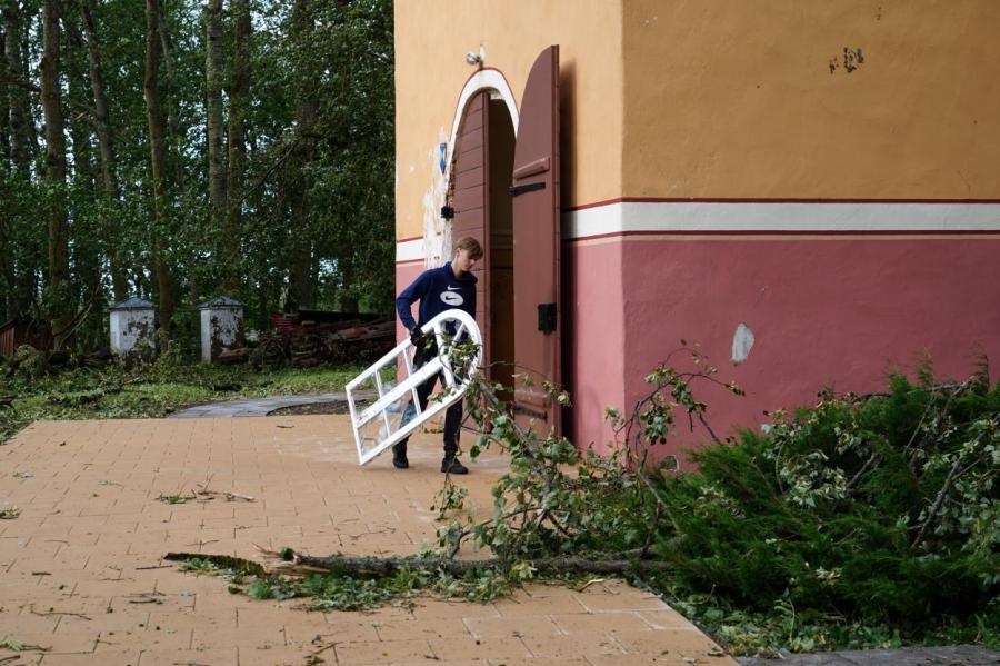 Министр подсчитал многомиллионный ущерб от урагана в понедельник