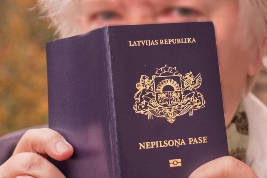 Почти сорок русских стали гражданами Латвии