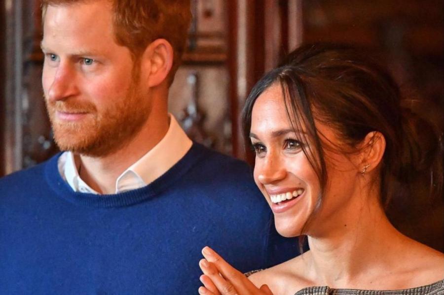 Зачем жена принца Гарри носит на руке странный синий пластырь