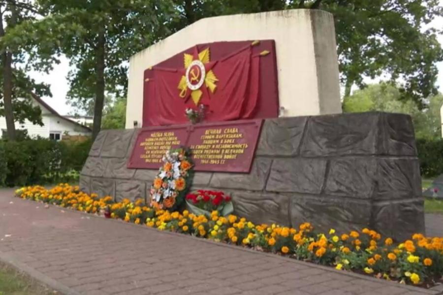 Прославляет оккупационный режим: Bez Tabu обнаружила советский памятник в Зилупе