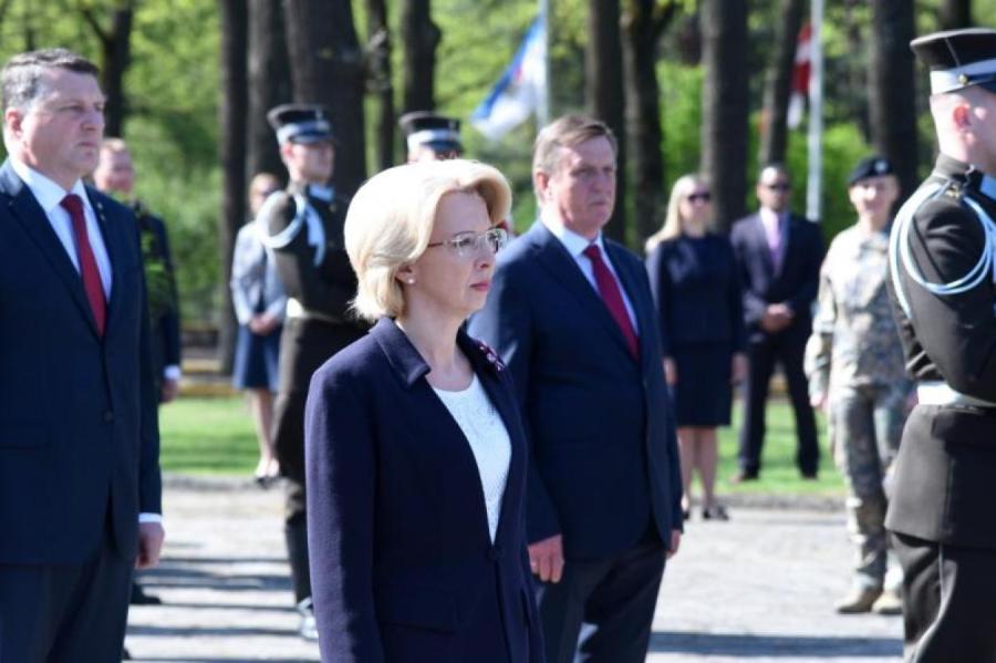Забора на границе мало: Латвия хочет ставить мины и противотанковые ежи